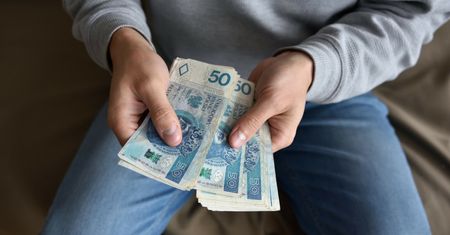Najsłabszy wyniki od 2003 r. Polacy odkładają decyzję o wyprowadzce od rodziców