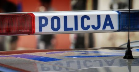 Pijany z sądowym zakazem i 6 pasażerami w aucie uciekał przed policją. Grozi mu 5 lat więzienia