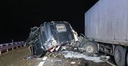Turek: Kierowca uwięziony w kabinie po zderzeniu ciężarówek na A2