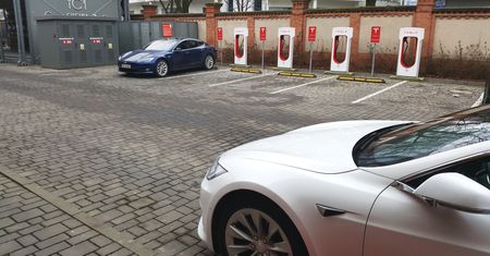 Minimalna moc 3,7 kW dla aut elektrycznych w nowych budynkach. Opublikowano przepisy