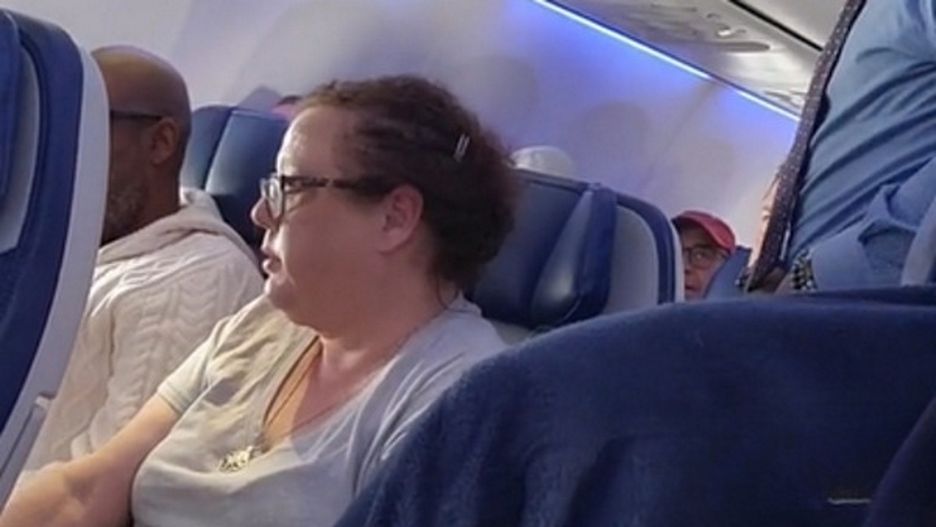 Mężczyzna wpadł w furię na pokładzie samolotu