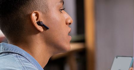 OnePlus Buds zaprezentowane. Prawdziwie bezprzewodowe słuchawki w przystępnej cenie