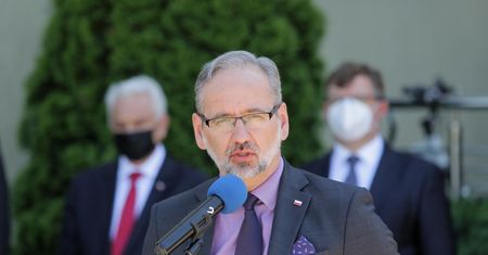 Rząd wyda 6,5 mln zł na laboratoria. Ułatwi to identyfikację nowych mutacji