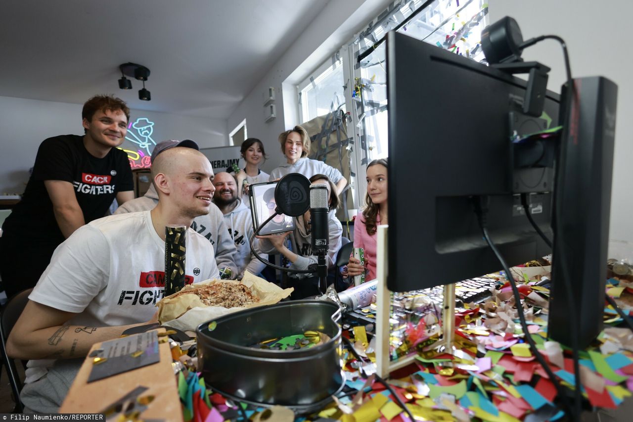 Jeden człowiek, komputer i kawalerka. Dlaczego zbiórka Łatwoganga pobiła rekord?