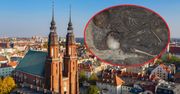 Przytulone szkielety na ścianie katedry. Średniowieczna sensacja w Opolu