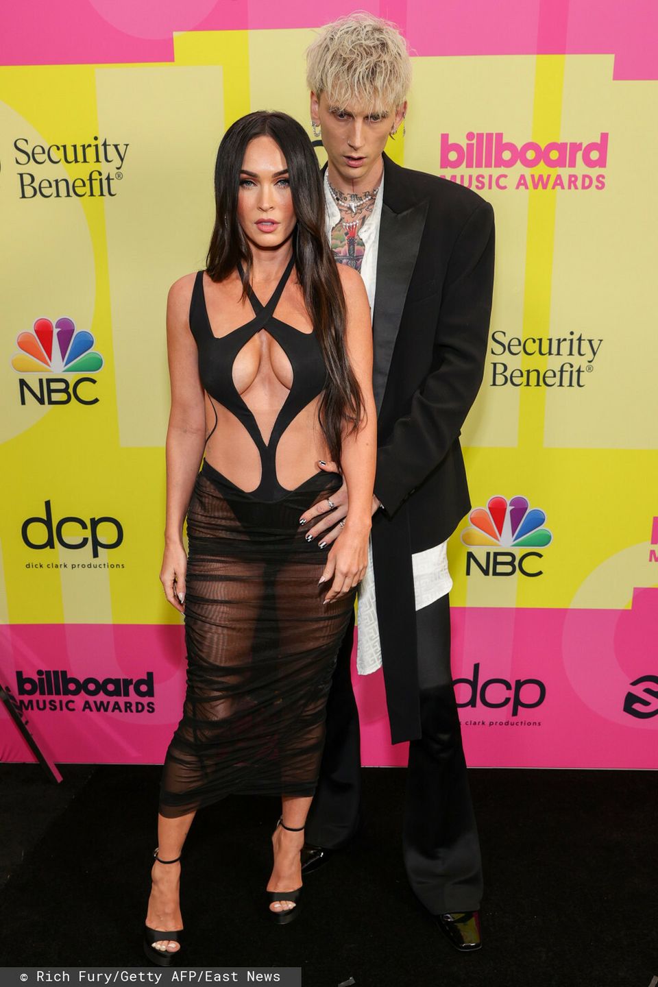 Meghan Fox i Machine Gun Kelly -  Billboard Music Awards 2021, garnitur: Tom Ford