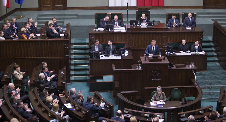 Palikot wyrzucił posła Piątaka z klubu Twój Ruch za poparcie rządu