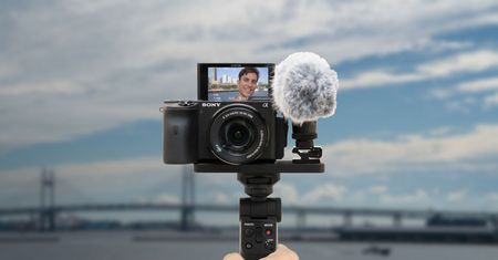 Sony PG-VPT28T to grip dla wlogerów, którym można kontrolować bezlusterkowca