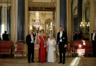 Tiary i koronki w Pałacu Buckingham: księżna Kate czy królowa Letycja? (ZDĘCIA)