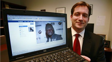 Uciekłeś z kraju? Nie używaj Facebooka 1