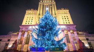 Warszawa: Kolorowa choinka w centrum. Kiedy spadnie śnieg?