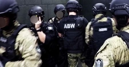 Kadrowa rzeź. Kłopoty ABW. "Skąd się tych mistrzów weźmie?"