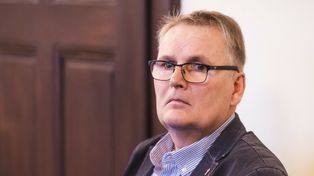 Były senator wlókł psa za autem. Sąd darował mu część kary