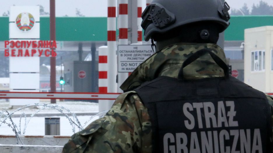 Przygraniczny patrol Stra?y Granicznej z udzia?em medi�wFot. Jakub Kaminski/East News, Kuznica (woj. podlaskie), 06.12.2021. Patrol Strazy Granicznej w rejonie granicy polsko-bialoruskiej z udzialem akredytowanych dziennikarzy.Jakub Kaminski