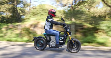 Pierwsza jazda: BMW CE 02 – jednoślad, wersja light