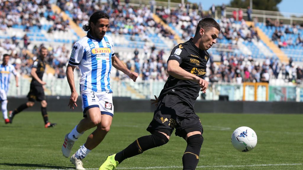 Getty Images / Danilo Di Giovanni/NurPhoto / Na zdjęciu: Lubomir Tupta (przy piłce)