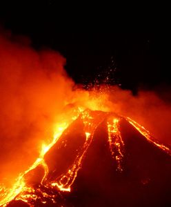 Włochy. Spektakularny wybuch Etny. Ogromne ilości lawy