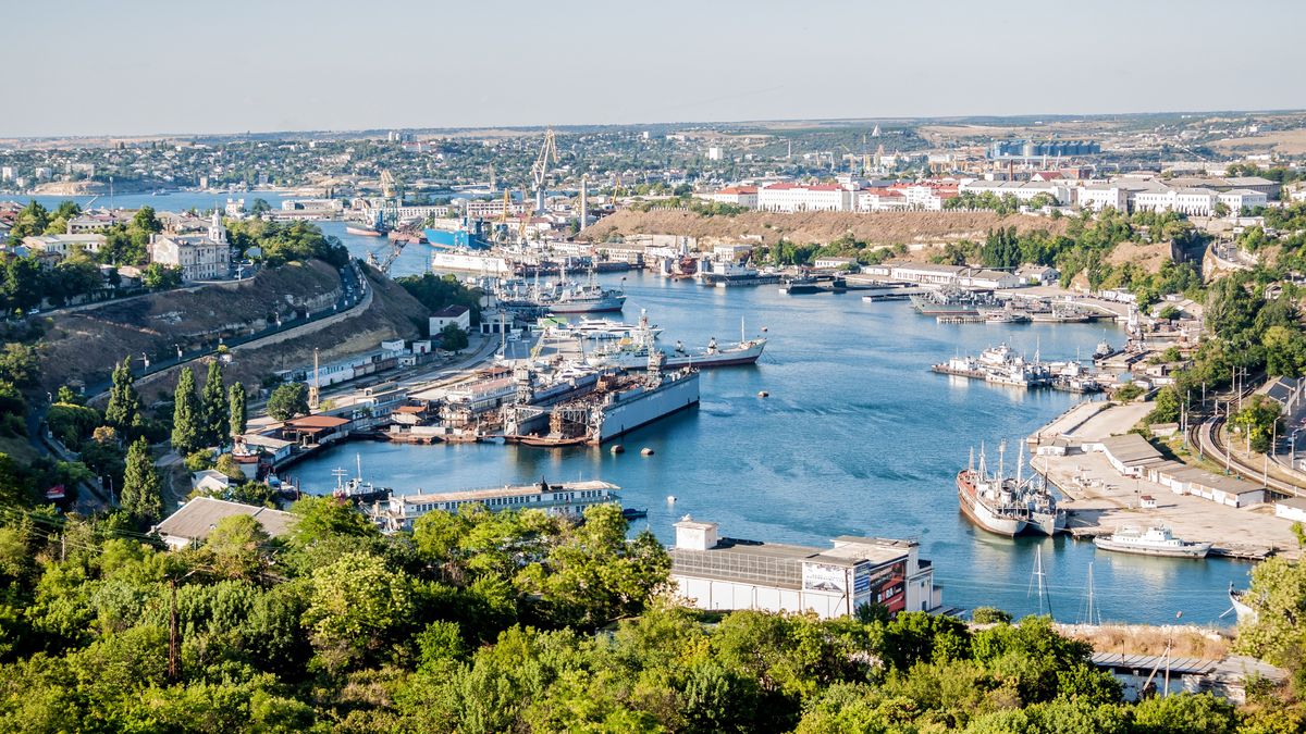 Port w Sewastopolu, z którego zgodnie z ustaleniami mają wypływać statki ze skradzionym zbożem