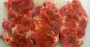 Surowa karkówka wołowa (mięso i tłuszcz, III klasa mięsa)