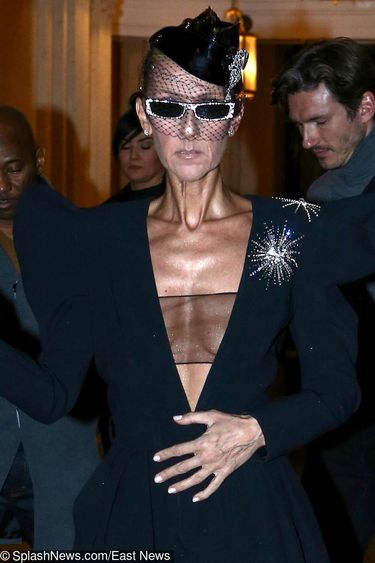 Celine Dion bez stanika na salonach w Paryżu