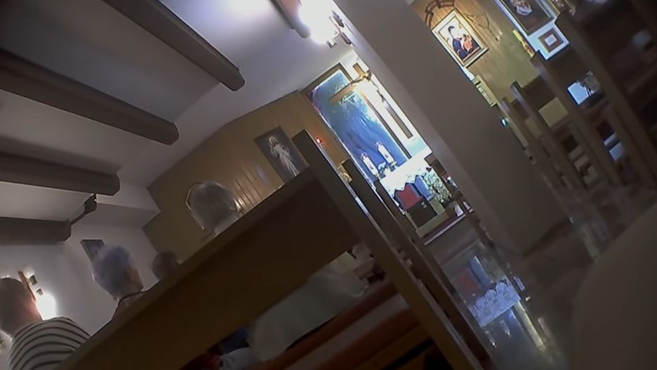 Screen z filmu "Zabawa w chowanego" braci Sekielskich