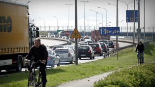 Wrocław sparaliżowany przez piłkarski hit? Aż 70 tysięcy kibiców, zamknięte ulice i apel: "Unikaj podróży samochodem, zostań w domu"