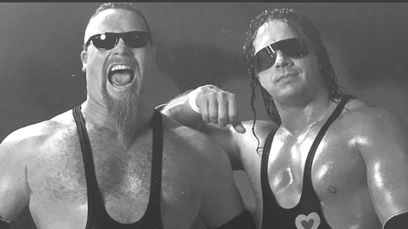 Jim Neidhart (z lewej) i jego szwagier Bret Hart (z prawej)