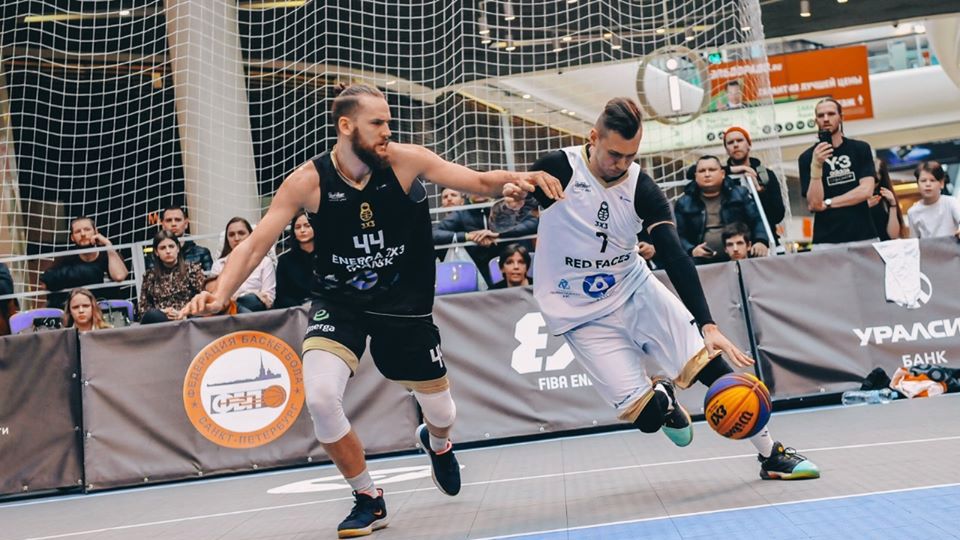 Zdjęcie okładkowe artykułu: Facebook /  Yulia Sharutina / ULE 3x3 / Na zdjęciu: starcie w meczu 3x3 koszykarzy