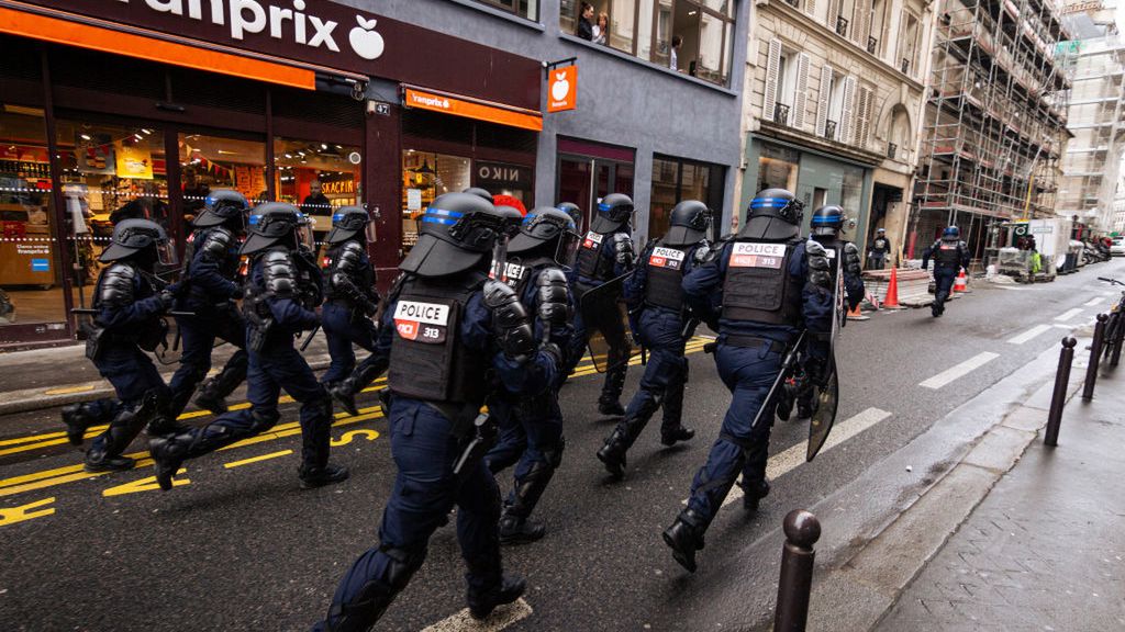 policja w Paryżu