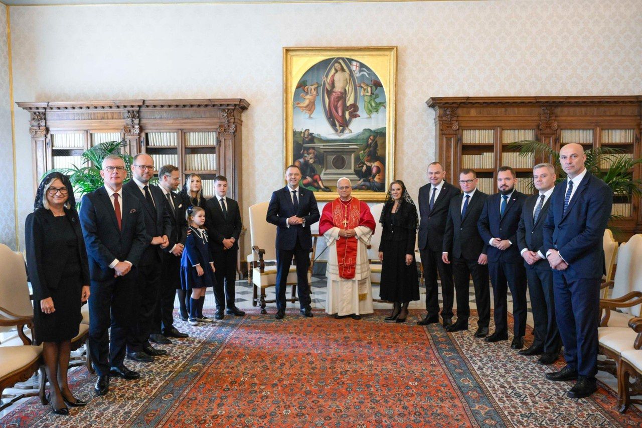 Marta Nawrocka zaskoczyła kreacją na audiencji u papieża