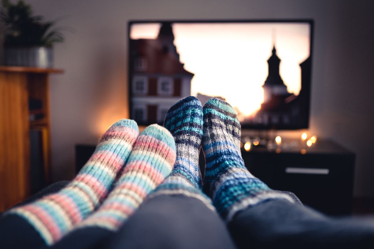 Para przed telewizorem (zdjęcie ilustracyjne)