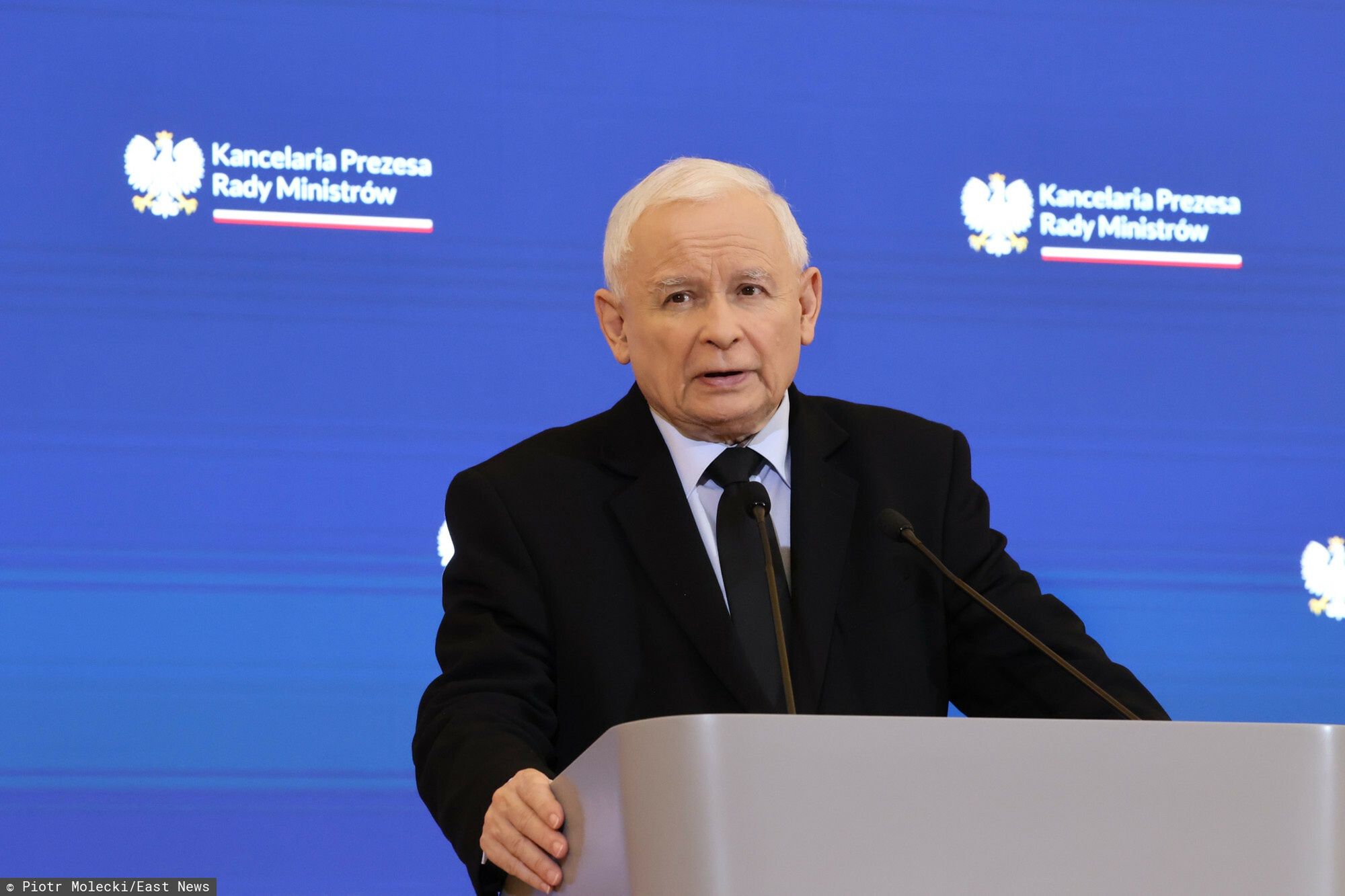 Konferencja po posiedzeniu Komitetu ds. Bezpiecze?stwa Narodowego
Fot. Piotr Molecki/East News, Warszawa, 28.06.2023. KPRM. Konferencja prasowa po posiedzeniu Komitetu Rady Ministrow do spraw Bezpieczenstwa Narodowego i Spraw Obronnych, z udzialem wicepremiera Jaroslawa Kaczynskiego (n/z) oraz ministra obrony narodowej Mariusza Blaszczaka.
Piotr Molecki