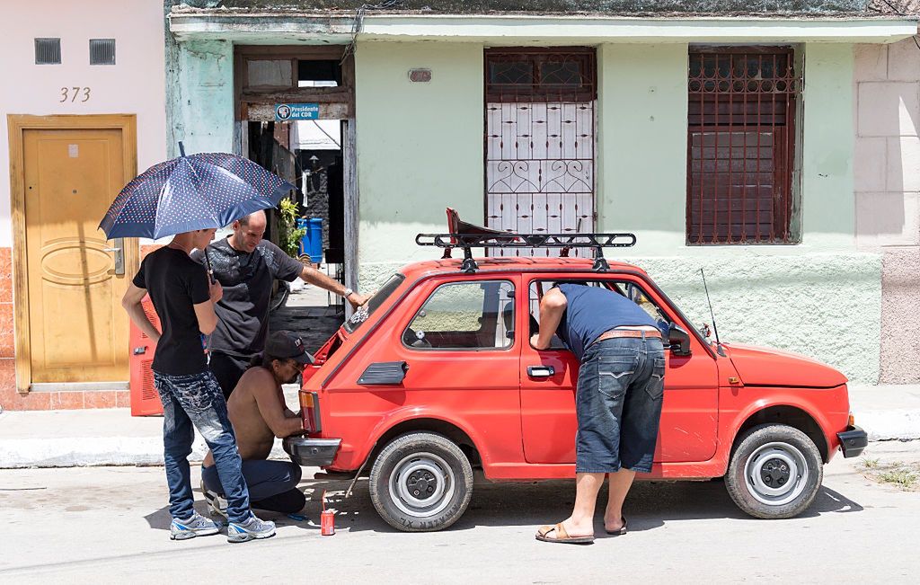 Maluch z Polski na węgiel. Nietypowy wynalazek na Kubie