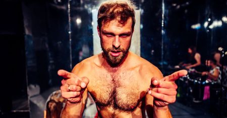 "Każdy z nas ma w sobie coś z Caitlyn Jenner" - Teatr BARABAH opowie historię o poszukiwaniu swojego prawdziwego "ja"