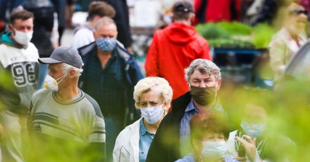 Lockdown? Prof. Gut: zamknąć wszystkich się nie da