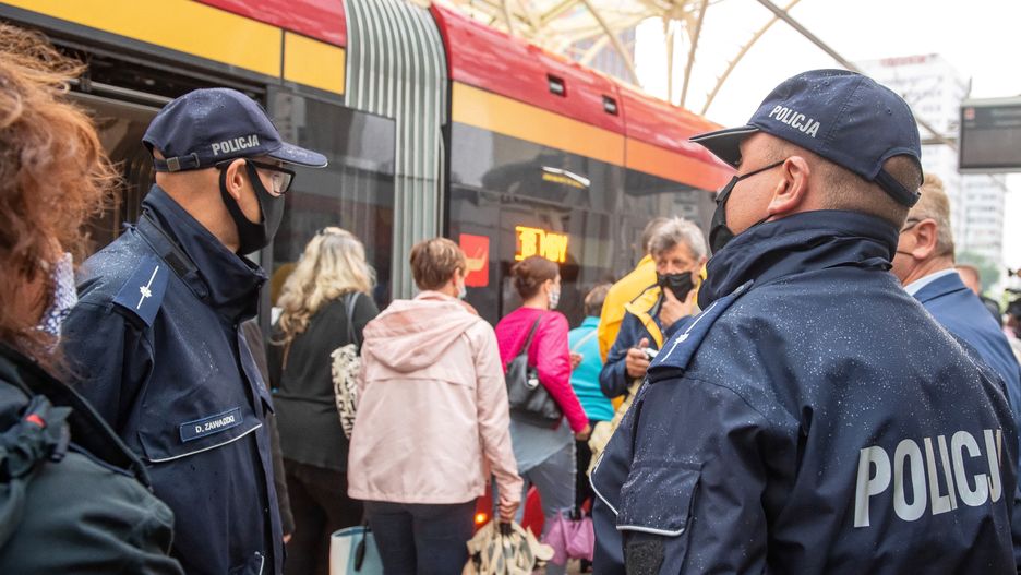Koronawirus w Polsce. Policja: tylko w środę ukaraliśmy za brak maseczki 475 osób 