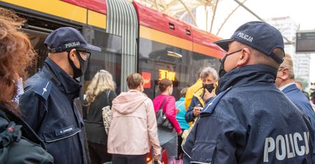Koronawirus. Policja: tylko w środę ukaraliśmy za brak maseczki 475 osób