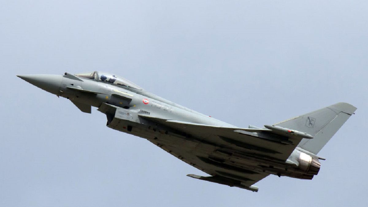 Siły lotnicze Wielkiej Brytanii zrzuciły bombę na jaskinie, w której ukrywali się terroryści. 