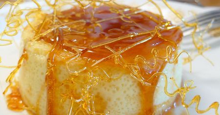 Flan z karmelowym sosem angielskim w proszku - przygotowany z mlekiem o zawartości tłuszczu 2%