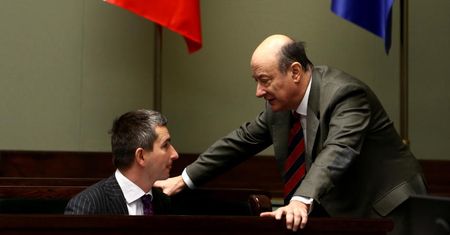 Budżet 2014: Mniej na kolej i oświatę, a więcej na urzędy