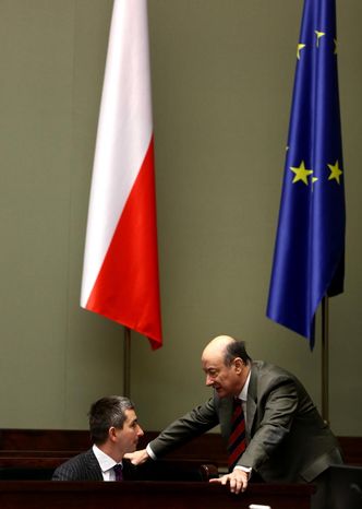 Budżet 2014: Mniej na kolej i oświatę, a więcej na urzędy