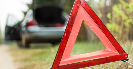 Mysłowice: Groźny wypadek. 20-latka ranna po uderzeniu w drzewo
