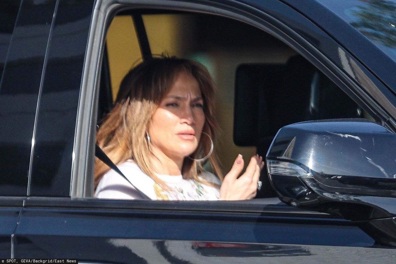 Jennifer Lopez mit einem Ring von ihrem Ex-Mann