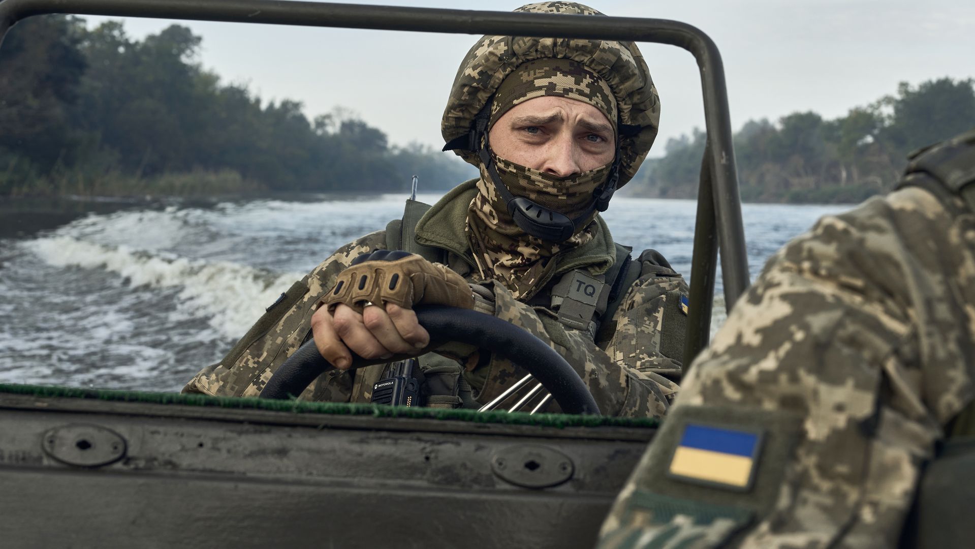 Ukraińscy żołnierze na rozlewiskach Dniepru