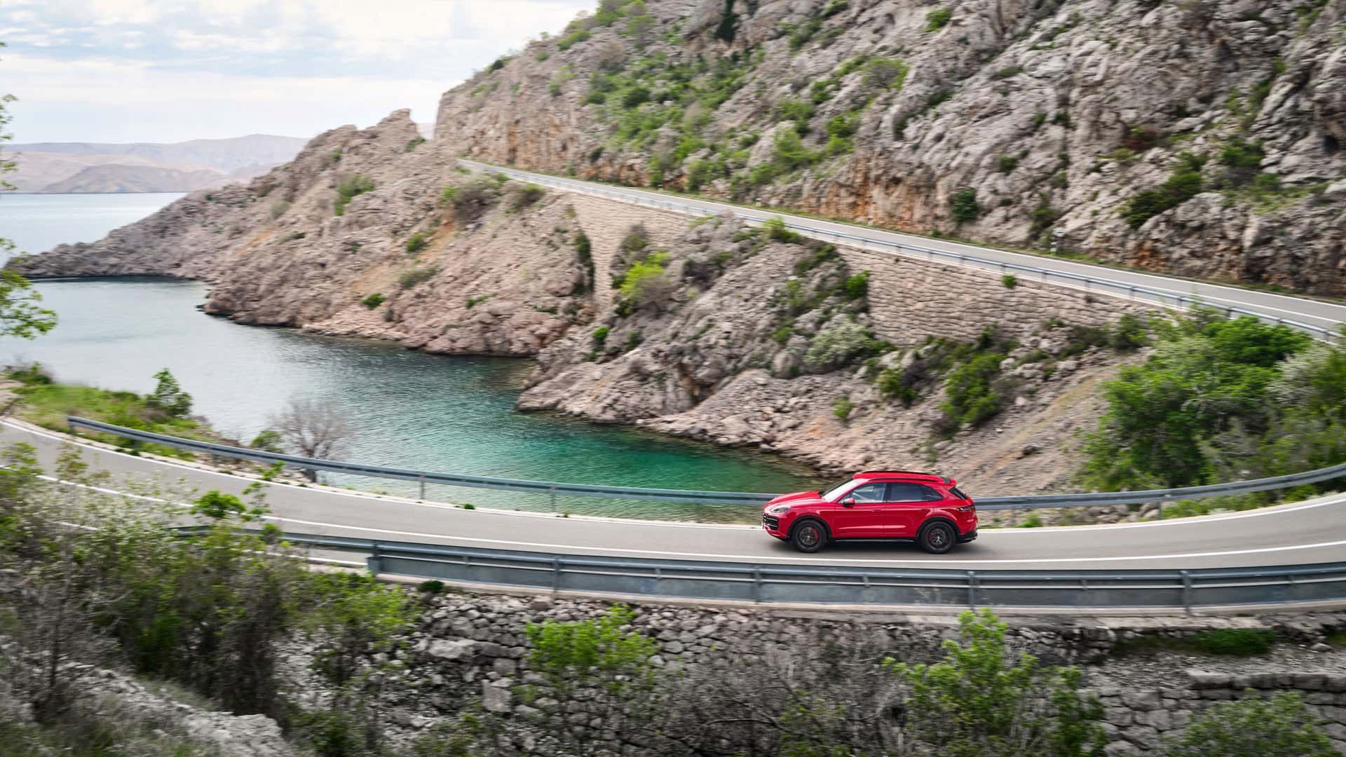 Porsche Cayenne GTS (2024)