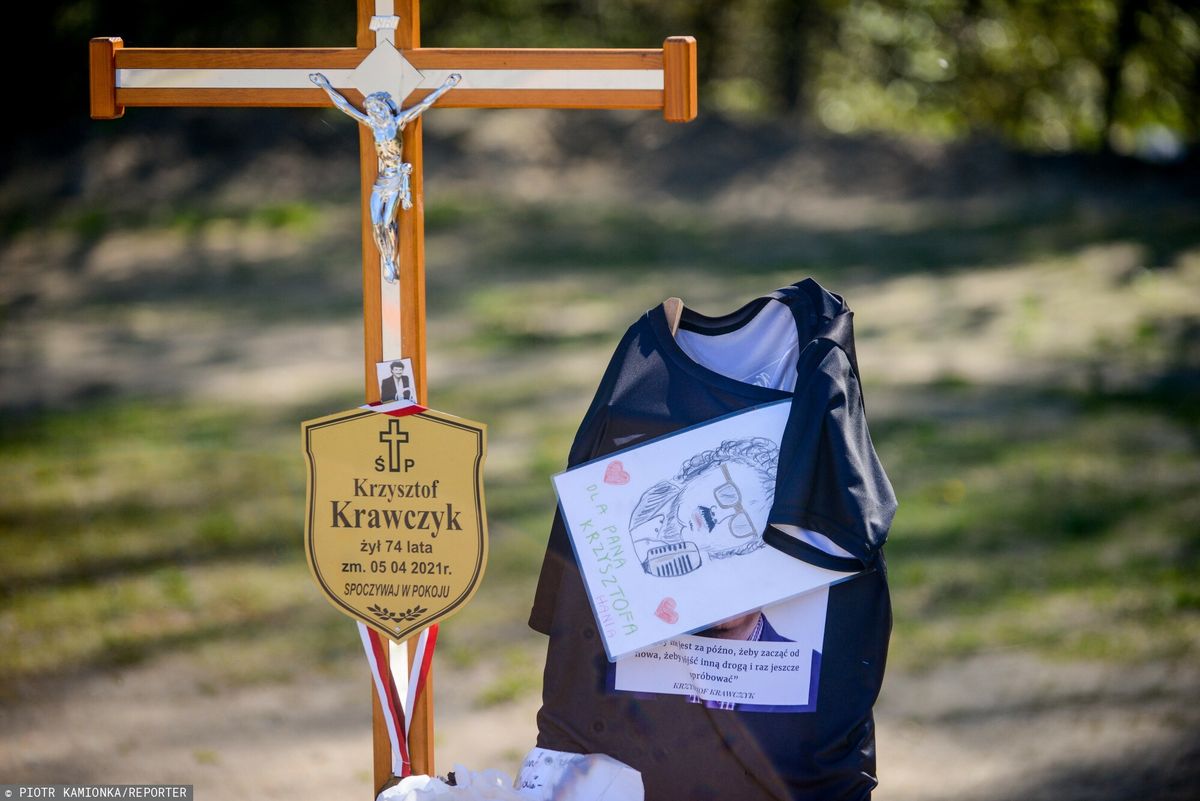 Pierwsze urodziny Krzysztofa Krawczyka po jego śmierci. Nad grobem zjawili się najbliżsi 