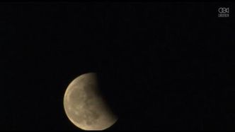 "Krwawy księżyc" i całkowite zaćmienie księżyca nad stolicą Wietnamu