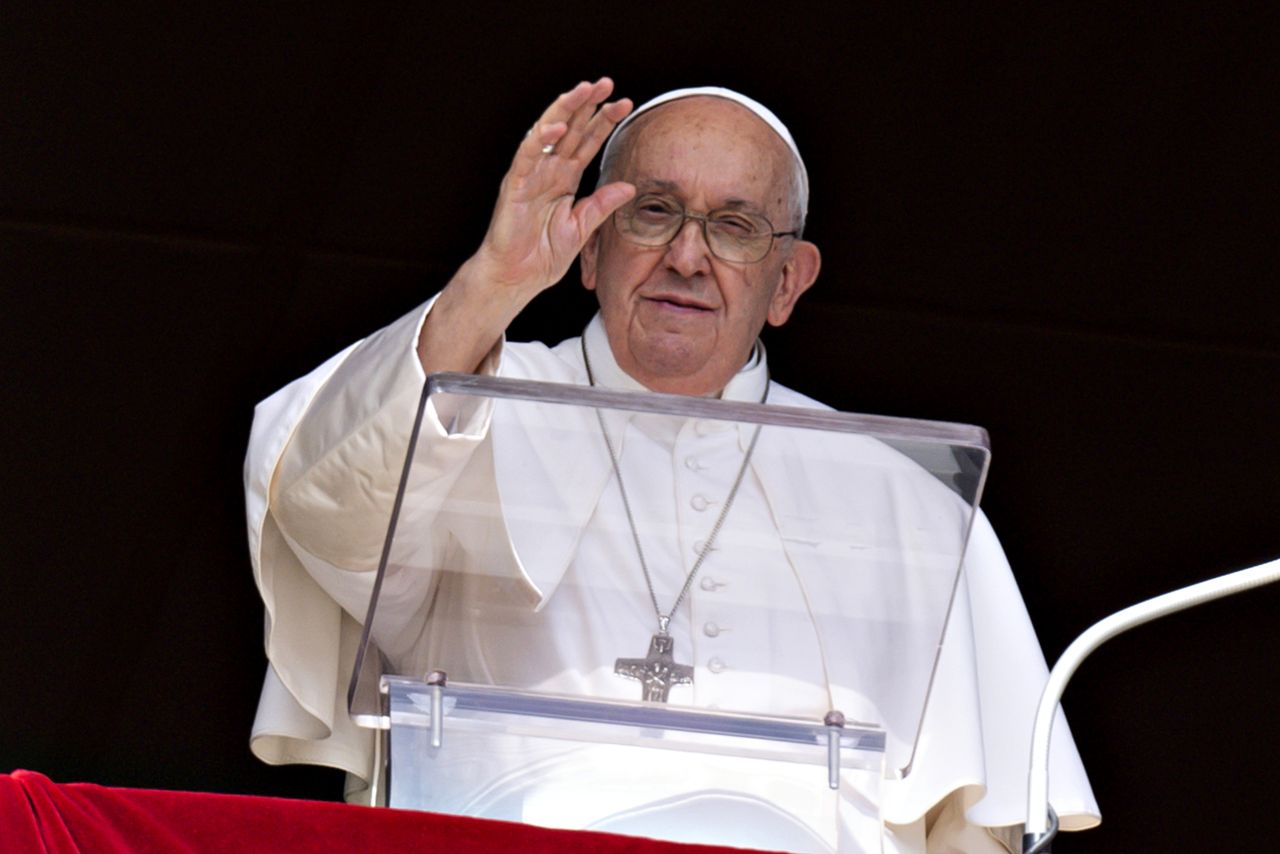 Media's responsibility in shaping society: Pope's powerful message