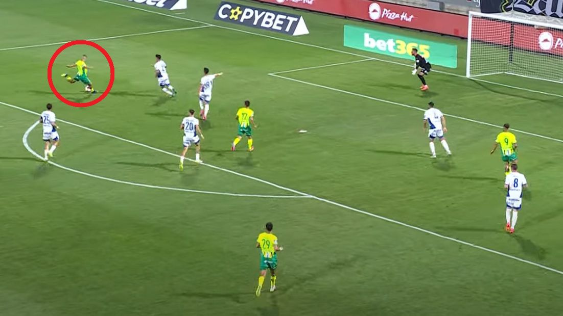 YouTube / Cytavision Sports / Na zdjęciu: Karol Angielski strzelił trzy gole w meczu z Apollonem FC