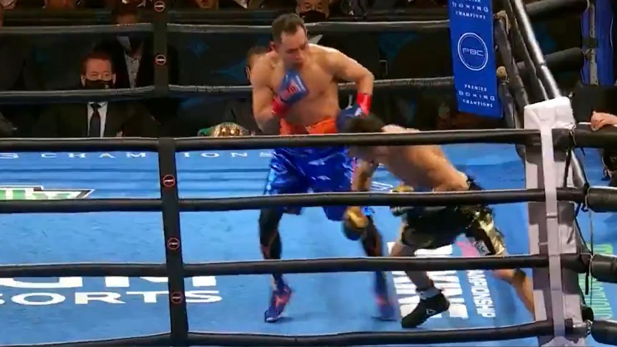 Zdjęcie okładkowe artykułu: Twitter / SHOWTIME Boxing / Nonito Donaire uderza Nordine'a Oubaaliego w walce o pas mistrzowski WBC w kategorii koguciej